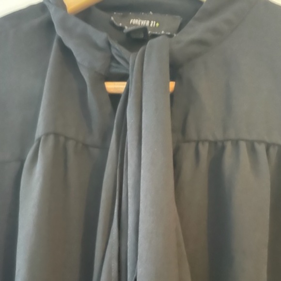 Forever 21 Black Bow tie Top Plus Size 1x - Picture 3 of 3